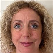 Offro lezioni private a bambini delle elementari e ragazzi delle medie/superiori adattandomi alle loro esigenze